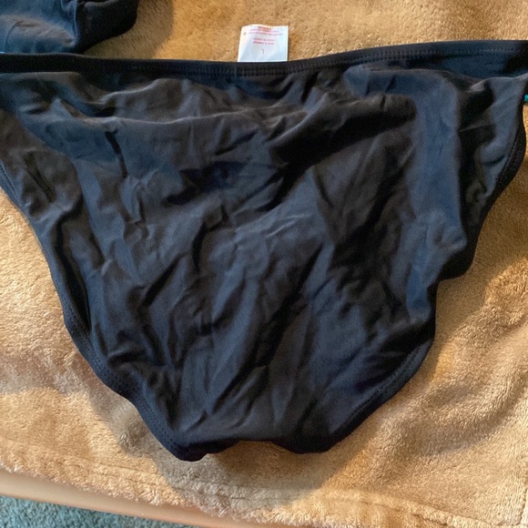 Cute strappy bikini - Picture 3 of 5